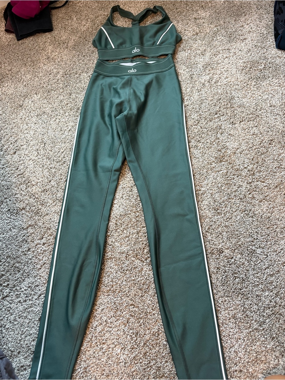 Alo High-Waist Green Leggings (XXS) & Sports Bra (XS) Set